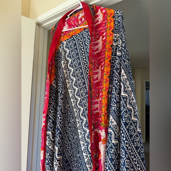 Beautiful Indian dupatta - Picture 3 of 5